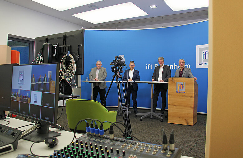 Pressekonferenz in neuem TV-Studio